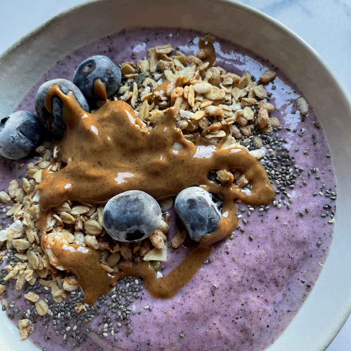 SMOOTHIE BOWL WITH BERRIES – clemismarket
