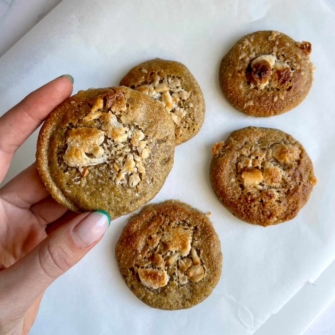 BISCOTTI AL PISTACCHIO CON GOCCE DI CIOCCOLATO BIANCO